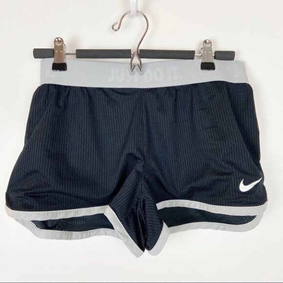 COPY - NikeTraining  Dri-Fit Mesh Shorts Size M in Black - Picture 2 of 8
